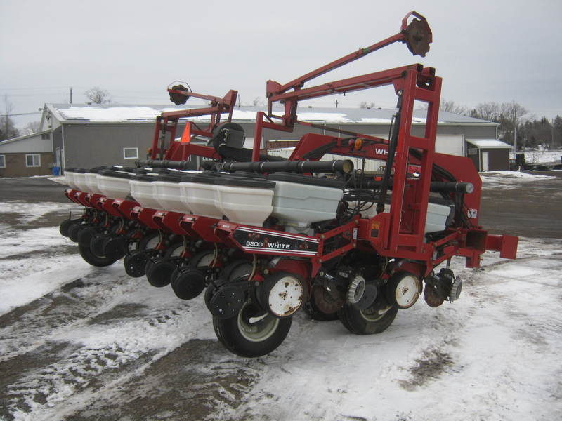 Planting Equipment  White 6346 Planter  Photo